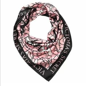 Victoria’s Secret Bombshell Scarfs new.